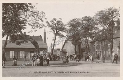 Carte postale ancienne La sortie des ateliers Magnard — Fourchambault (Nièvre)