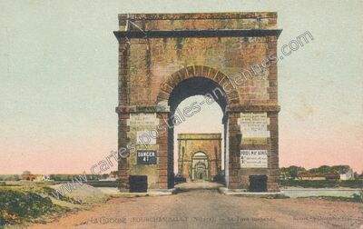 Carte postale ancienne Le Pont suspendu — Fourchambault (Nièvre)