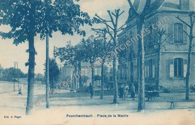 Carte postale ancienne Place de la Mairie — Fourchambault (Nièvre)