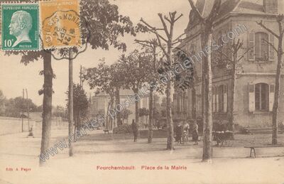 Carte postale ancienne Place de la Mairie — Fourchambault (Nièvre)