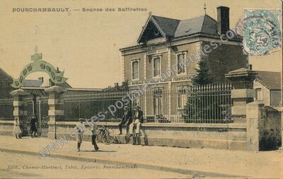 Carte postale ancienne Source des Saffrettes — Fourchambault (Nièvre)