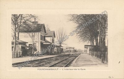 Carte postale ancienne L'Intérieur de la Gare — Fourchambault (Nièvre)