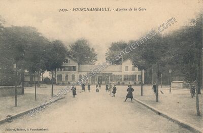 Carte postale ancienne Avenue de la Gare — Fourchambault (Nièvre)