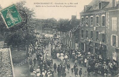 Carte postale ancienne Cavalcade du 17 Mai 1908 / Défilé de la Cavalcade Rue du 4-Septembre (1) — Fourchambault (Nièvre)