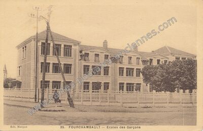 Carte postale ancienne Ecoles des Garçons — Fourchambault (Nièvre)
