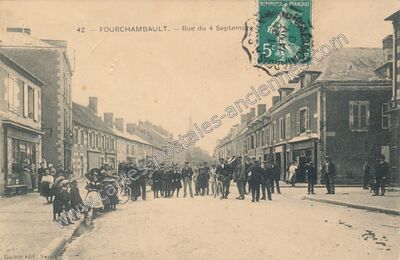 Carte postale ancienne Rue du 4 Septembre — Fourchambault (Nièvre)