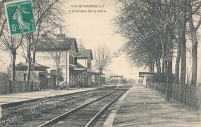 Carte postale ancienne L'Intérieur de la Gare — Fourchambault (Nièvre)