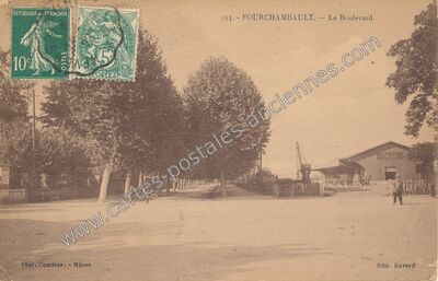 Carte postale ancienne Le Boulevard — Fourchambault (Nièvre)