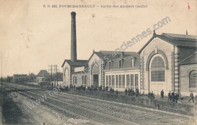 Carte postale ancienne Sortie des Ateliers Guillet — Fourchambault (Nièvre)