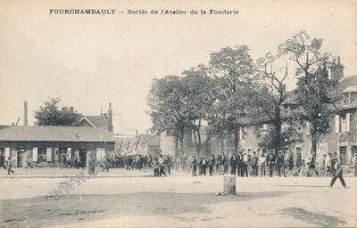 Carte postale ancienne Sortie de l'Atelier de la Fonderie — Fourchambault (Nièvre)