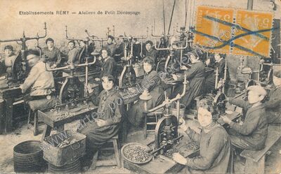 Carte postale ancienne Ateliers de Petit Découpage — Fourchambault (Nièvre)