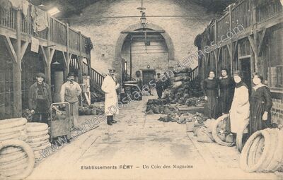 Carte postale ancienne Etablissements RÉMY — Un Coin des Magasins — Fourchambault (Nièvre)