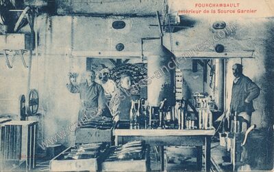 Carte postale ancienne Intérieur de la Source Garnier — Fourchambault (Nièvre)