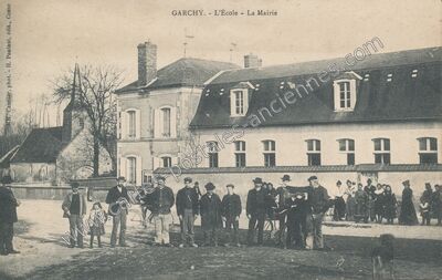 Carte postale ancienne L'École - La Mairie — Garchy (Nièvre)
