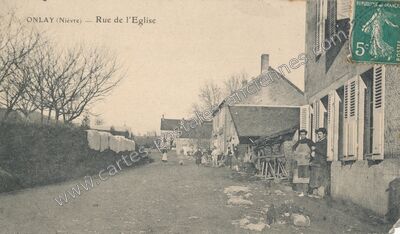 Carte postale ancienne Rue de l'Eglise — Onlay (Nièvre)