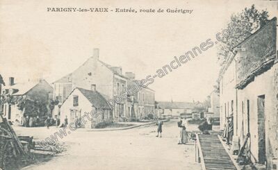 Carte postale ancienne Entrée, route de Guérigny — Parigny-les-Vaux (Nièvre)
