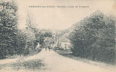 Carte postale ancienne Entrée, route de Pougues — Parigny-les-Vaux (Nièvre)