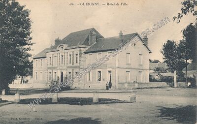 Carte postale ancienne Hôtel de Ville — Guérigny (Nièvre)