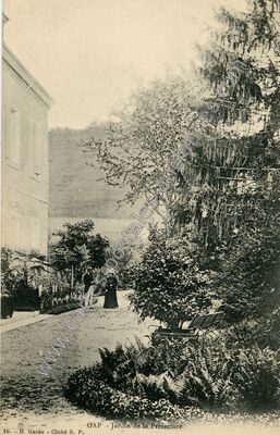 Carte postale ancienne Jardin de la Prefecture — Gap (Hautes-Alpes)