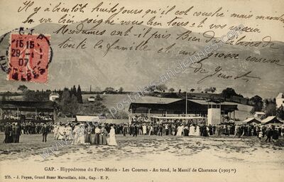Carte postale ancienne Hippodrome du Fort-Mutin - Les Courses - Au fond, le Massif de Charance — Gap (Hautes-Alpes)
