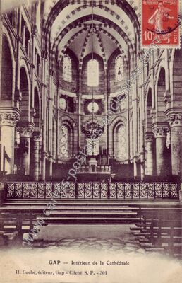 Carte postale ancienne Intérieur de la Cathédrale — Gap (Hautes-Alpes)