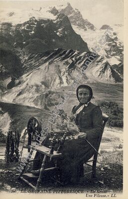 Carte postale ancienne La Dauphine Pittoresque - Une Fileuse — La Grave (Hautes-Alpes)