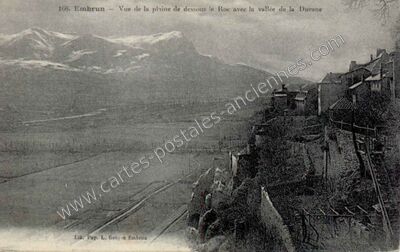 Carte postale ancienne Vue de la plaine de dessous le Roc avec la vallée de la Durane — Embrun (Hautes-Alpes)