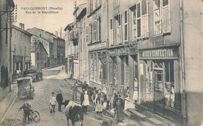 Carte postale ancienne Rue de la République — Faulquemont (Moselle)