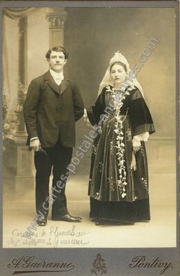 Carte postale ancienne M et Mme Le Gourreuc — Plumeliau (Morbihan)