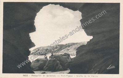 Carte postale ancienne Port-Pigeon - Grotte de la Vieille — Quiberon (Morbihan)