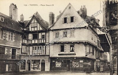 Carte postale ancienne Place Henri-IV — Vannes (Morbihan)
