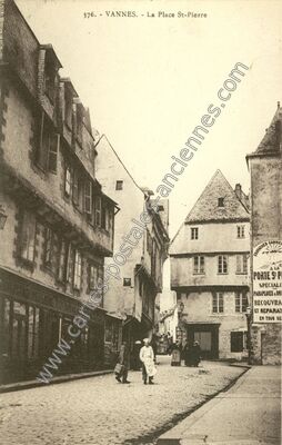 Carte postale ancienne La Place St-Pierre — Vannes (Morbihan)