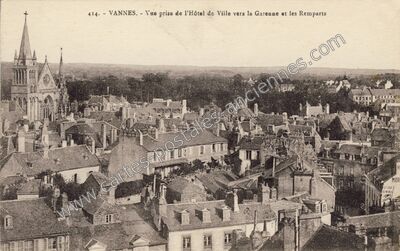 Carte postale ancienne Vue prise de l'Hôtel de Ville vers la Garenne et les Remparts — Vannes (Morbihan)