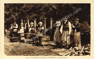 Carte postale ancienne Une Noce aux Environs. - Les Cuisines — Vannes (Morbihan)