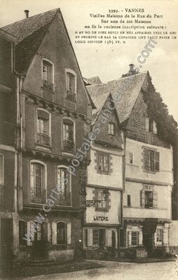 Carte postale ancienne Vieilles Maisons de la Rue du Port — Vannes (Morbihan)