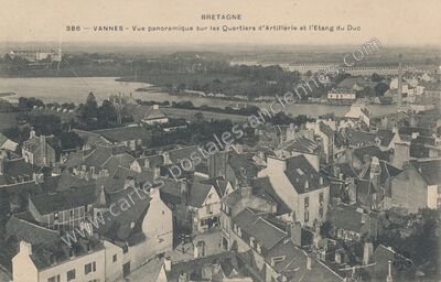 Carte postale ancienne Vue panoramique sur les Quartiers d'Artillerie et l'Etang du Duc — Vannes (Morbihan)