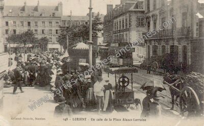 Carte postale ancienne Un coin de la Place Alsace-Lorraine — Lorient (Morbihan)
