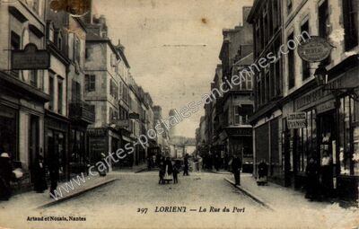 Carte postale ancienne La Rue du Port — Lorient (Morbihan)