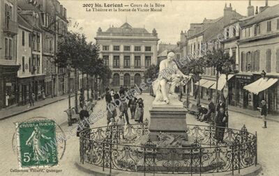 Carte postale ancienne Cours de la Bôve, Le Théâtre et la Statue de Victor Massé — Lorient (Morbihan)