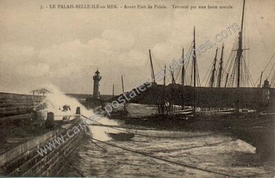 Carte postale ancienne Avant Port de Palais. Terrassé par une lame sourde — Le Palais (Morbihan)