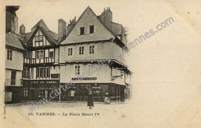 Carte postale ancienne La Place Henri IV — Vannes (Morbihan)