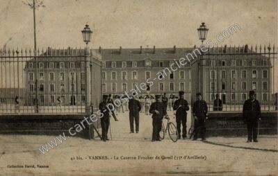 Carte postale ancienne La Caserne Foucher de Careil (35e d'Artillerie) — Vannes (Morbihan)