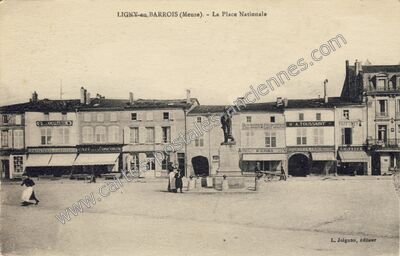 Carte postale ancienne La Place Nationale — Ligny-en-Barrois (Meuse)