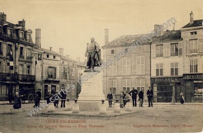 Carte postale ancienne Statue du Général Barrois — Place Nationale — Ligny-en-Barrois (Meuse)