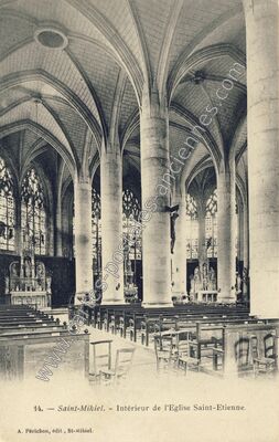Carte postale ancienne Intérieur de l'Eglise Saint-Etienne — Saint-Mihiel (Meuse)