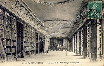 Carte postale ancienne Intérieur de la Bibliothèque municipale — Saint-Mihiel (Meuse)