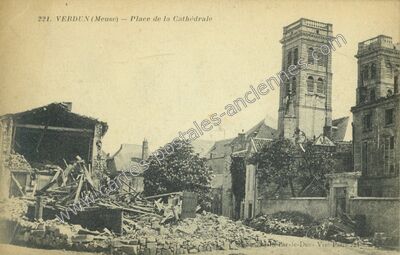 Carte postale ancienne Place de la Cathédrale — Verdun (Meuse)