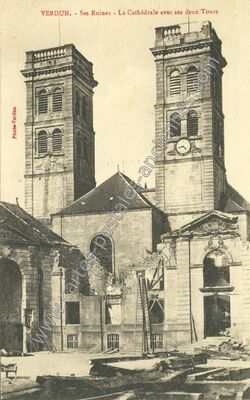 Carte postale ancienne Ses Ruines - La Cathédrale avec ses deux Tours — Verdun (Meuse)