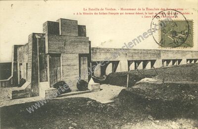 Carte postale ancienne Monument de la Tranchée des Baionnettes — Verdun (Meuse)