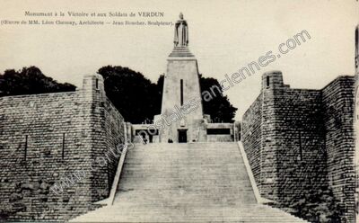 Carte postale ancienne Monument à la Victoire et aux Soldats — Verdun (Meuse)